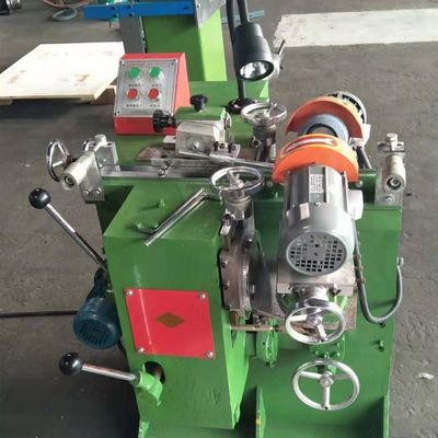 Saldatura manuale con lame di sega in lega di stellato per officine di riparazione di macchine